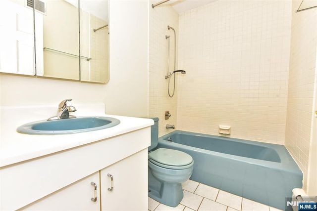 10 Mallard Run, Upper Saddle River, NJ 07458