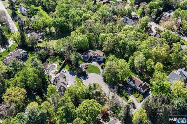 10 Mallard Run, Upper Saddle River, NJ 07458