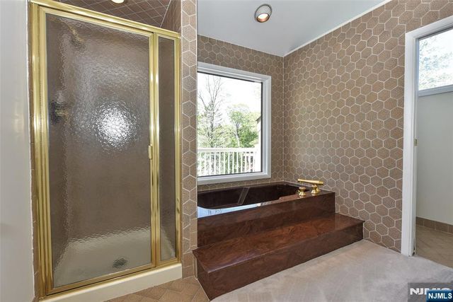 10 Mallard Run, Upper Saddle River, NJ 07458