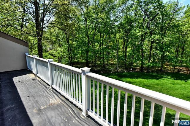 10 Mallard Run, Upper Saddle River, NJ 07458