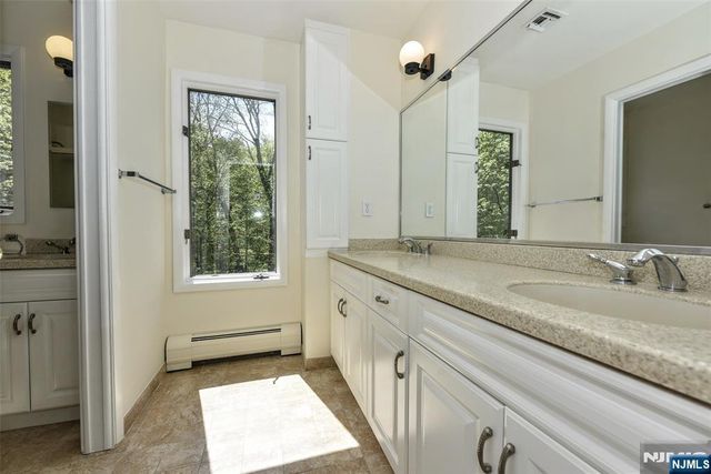 10 Mallard Run, Upper Saddle River, NJ 07458