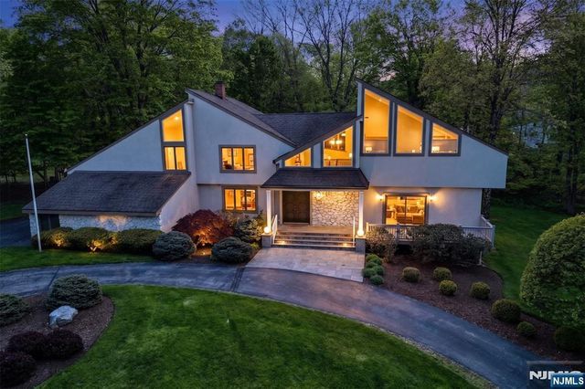 10 Mallard Run, Upper Saddle River, NJ 07458