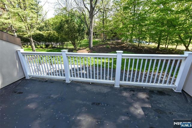 10 Mallard Run, Upper Saddle River, NJ 07458