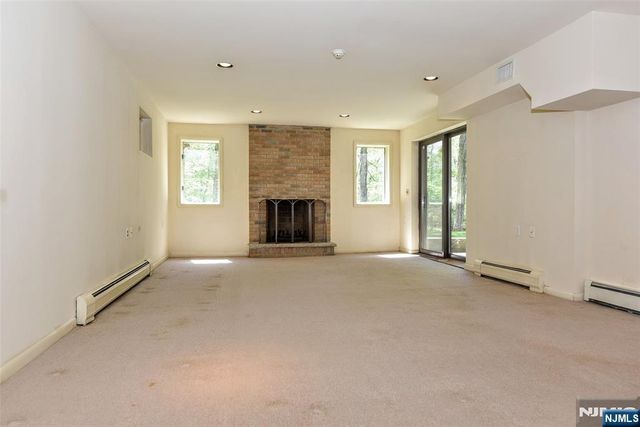 10 Mallard Run, Upper Saddle River, NJ 07458