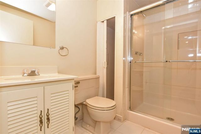 10 Mallard Run, Upper Saddle River, NJ 07458