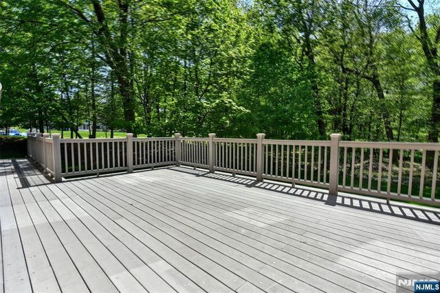 10 Mallard Run, Upper Saddle River, NJ 07458