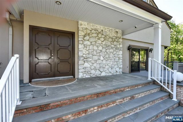 10 Mallard Run, Upper Saddle River, NJ 07458