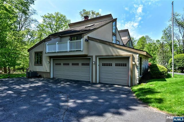 10 Mallard Run, Upper Saddle River, NJ 07458