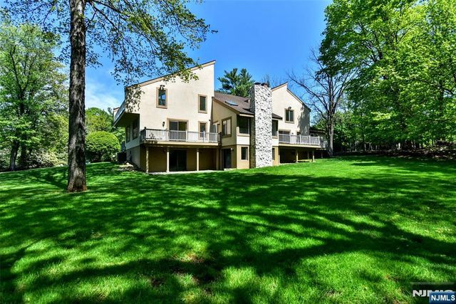10 Mallard Run, Upper Saddle River, NJ 07458