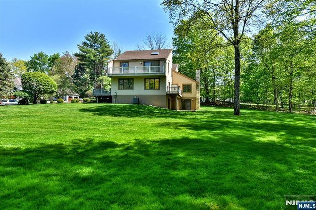 10 Mallard Run, Upper Saddle River, NJ 07458