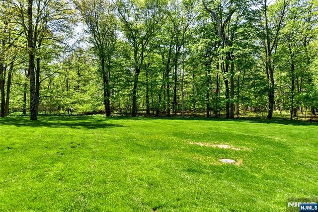 10 Mallard Run, Upper Saddle River, NJ 07458