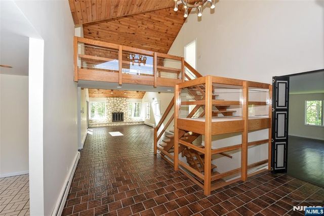 10 Mallard Run, Upper Saddle River, NJ 07458
