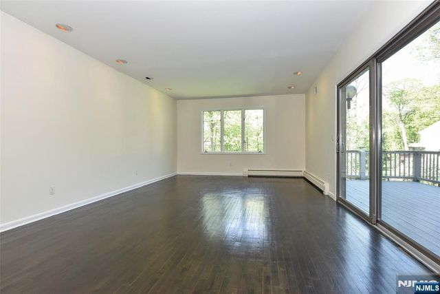 10 Mallard Run, Upper Saddle River, NJ 07458