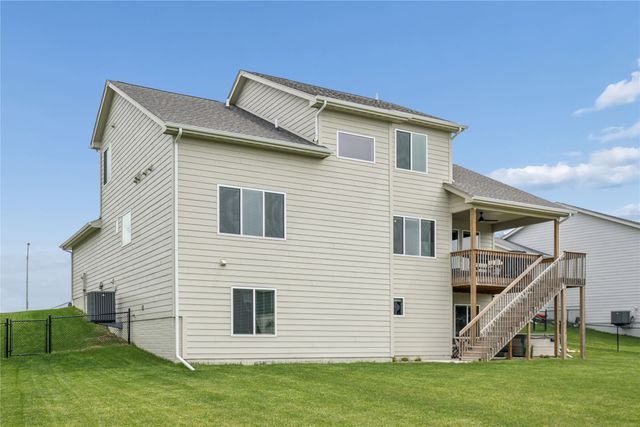 2105 Timberview Drive, Norwalk, IA 50211