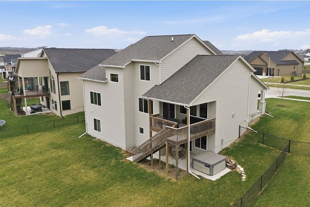 2105 Timberview Drive, Norwalk, IA 50211