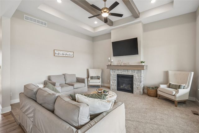 2105 Timberview Drive, Norwalk, IA 50211