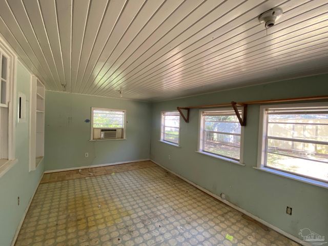 7080 Old Spanish Trl Rd, Milton, FL 32583