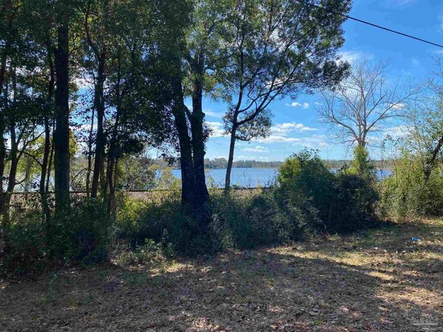 7080 Old Spanish Trl Rd, Milton, FL 32583