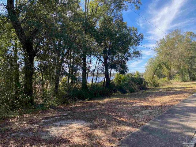 7080 Old Spanish Trl Rd, Milton, FL 32583