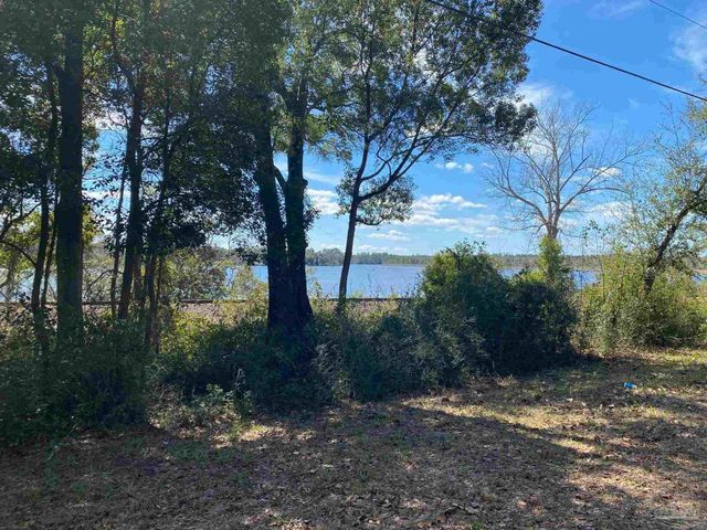 7080 Old Spanish Trl Rd, Milton, FL 32583