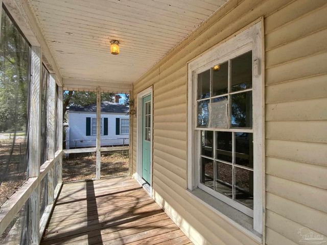 7080 Old Spanish Trl Rd, Milton, FL 32583