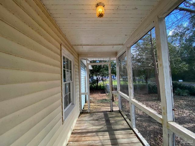 7080 Old Spanish Trl Rd, Milton, FL 32583