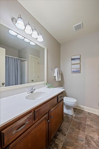 220 Rowlette Cir, Murfreesboro, TN 37127