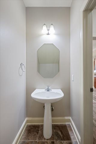 220 Rowlette Cir, Murfreesboro, TN 37127