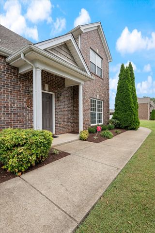220 Rowlette Cir, Murfreesboro, TN 37127