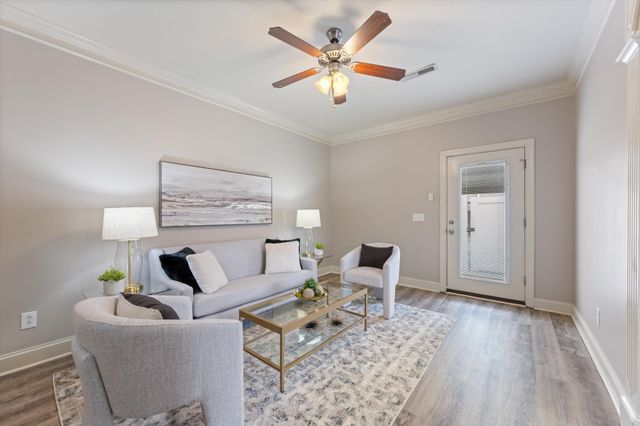 220 Rowlette Cir, Murfreesboro, TN 37127