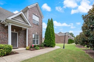 220 Rowlette Cir, Murfreesboro, TN 37127