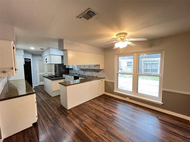 2919 Holly Green Drive, Houston, TX 77339