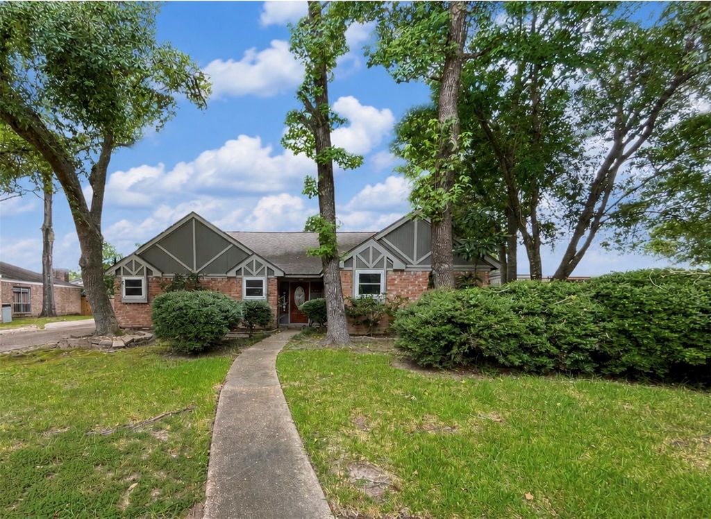 2919 Holly Green Drive, Houston, TX 77339