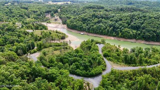 25 Stone Bridge Drive, Dandridge, TN 37725