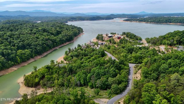 25 Stone Bridge Drive, Dandridge, TN 37725