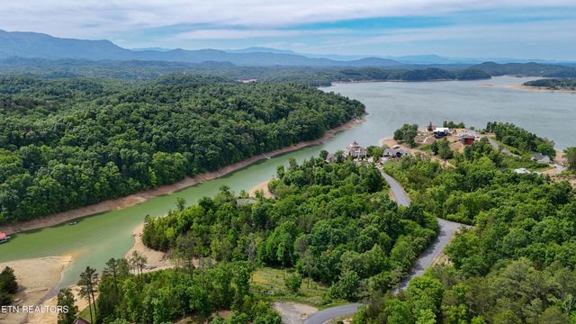 25 Stone Bridge Drive, Dandridge, TN 37725