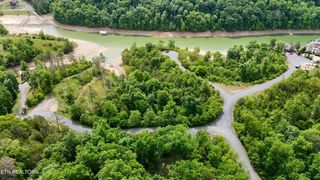 25 Stone Bridge Drive, Dandridge, TN 37725