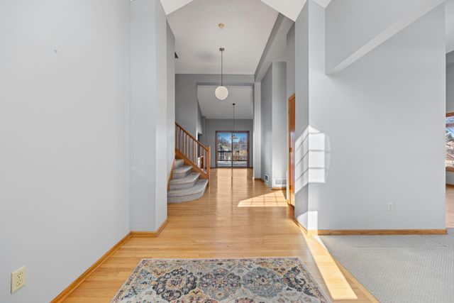 9136 Cambridge Alcove, Woodbury, MN 55125