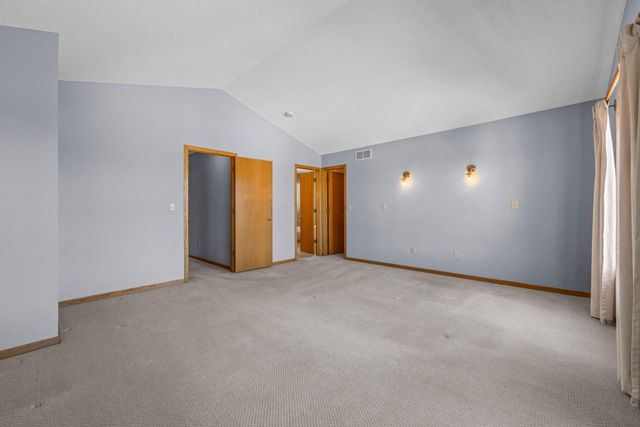 9136 Cambridge Alcove, Woodbury, MN 55125