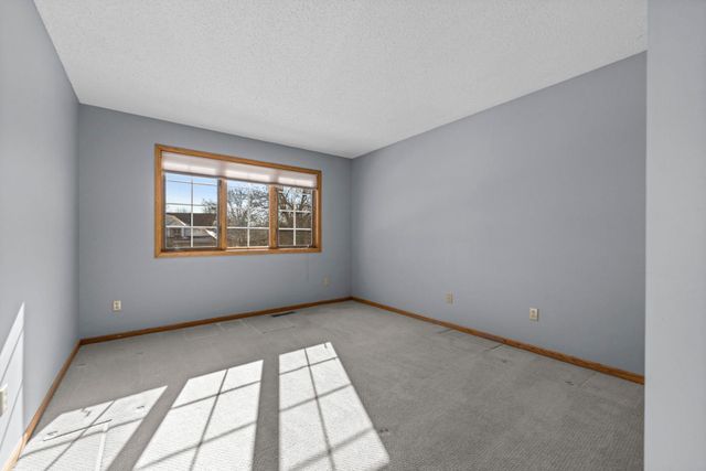 9136 Cambridge Alcove, Woodbury, MN 55125