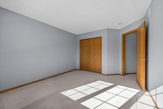 9136 Cambridge Alcove, Woodbury, MN 55125