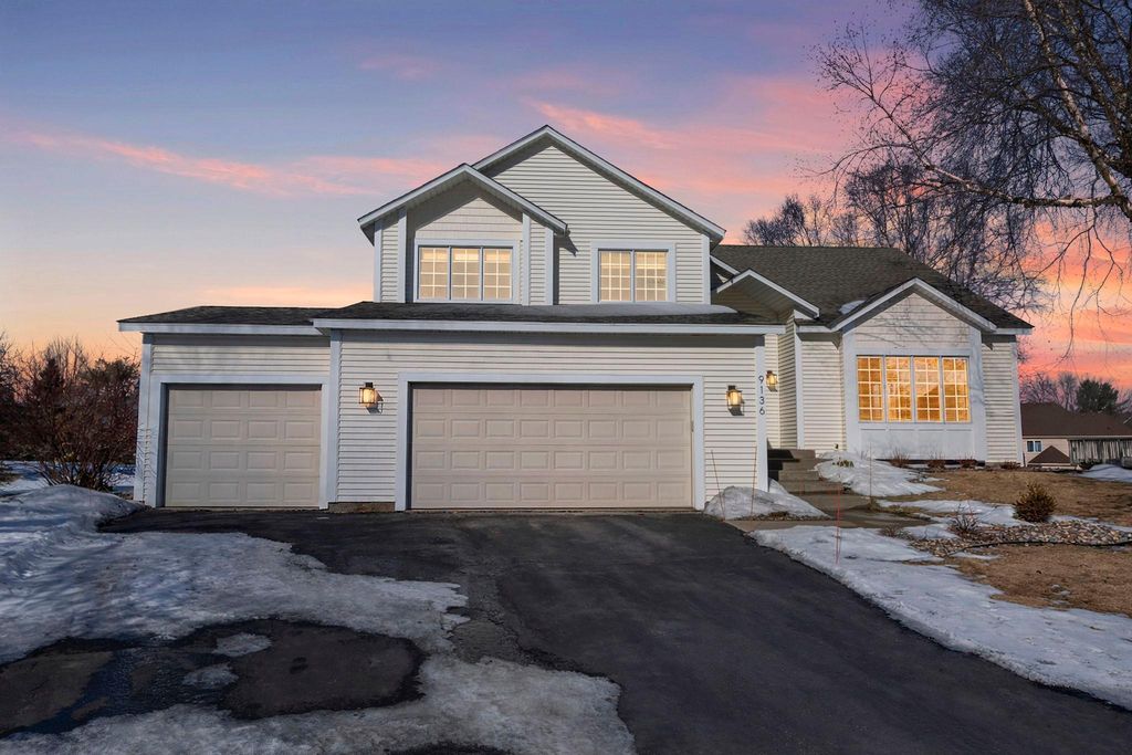 9136 Cambridge Alcove, Woodbury, MN 55125
