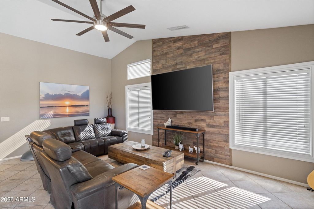 Image 13 of property listing at 7329 W PLANADA Lane, Glendale, AZ 85310