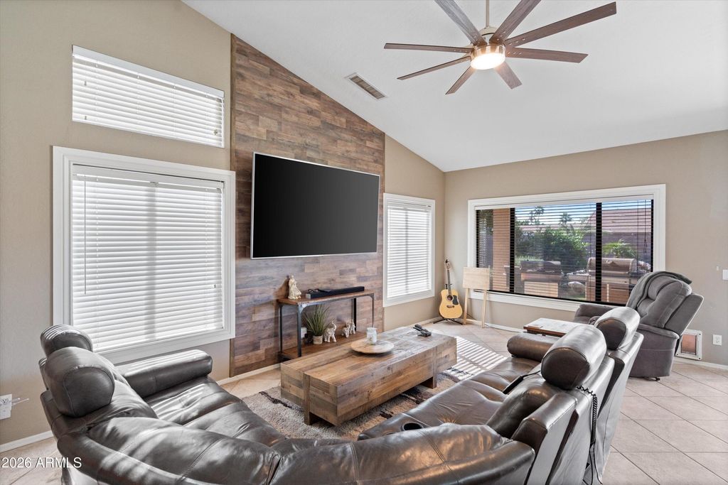 Image 14 of property listing at 7329 W PLANADA Lane, Glendale, AZ 85310