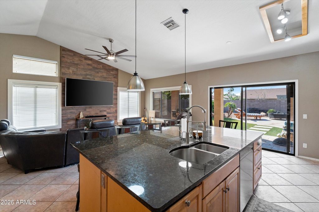 Image 16 of property listing at 7329 W PLANADA Lane, Glendale, AZ 85310