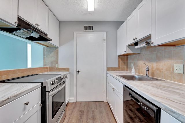 2301 N CONGRESS Avenue 23, Boynton Beach, FL 33426