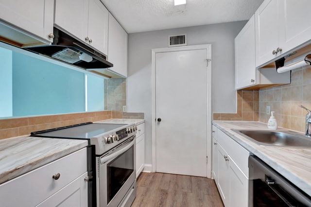 2301 N CONGRESS Avenue 23, Boynton Beach, FL 33426
