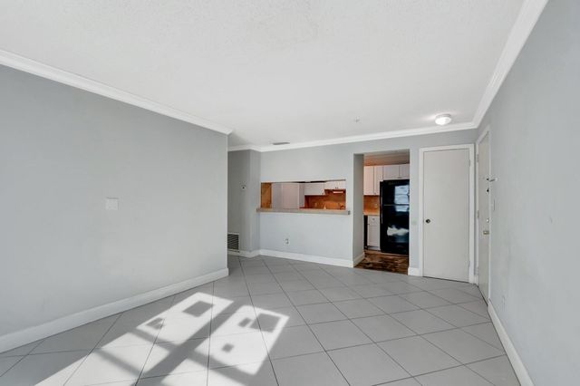 2301 N CONGRESS Avenue 23, Boynton Beach, FL 33426