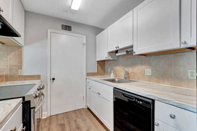 2301 N CONGRESS Avenue 23, Boynton Beach, FL 33426