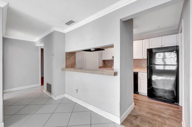 2301 N CONGRESS Avenue 23, Boynton Beach, FL 33426